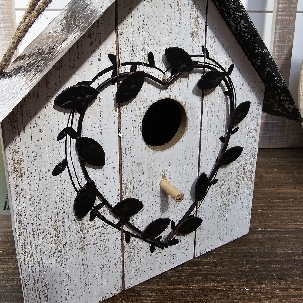 Wooden Hanging Birdhouse with Metal Roof and Heart Shaped Laurel - Picture 4 of 8